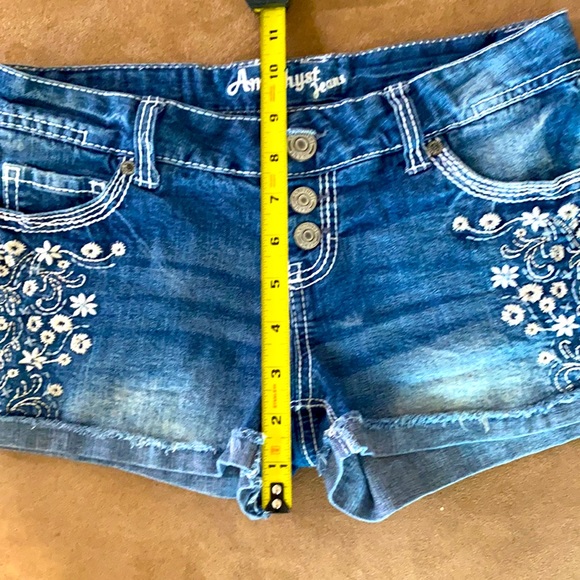 Amethyst Jean Shorts - Picture 10 of 10
